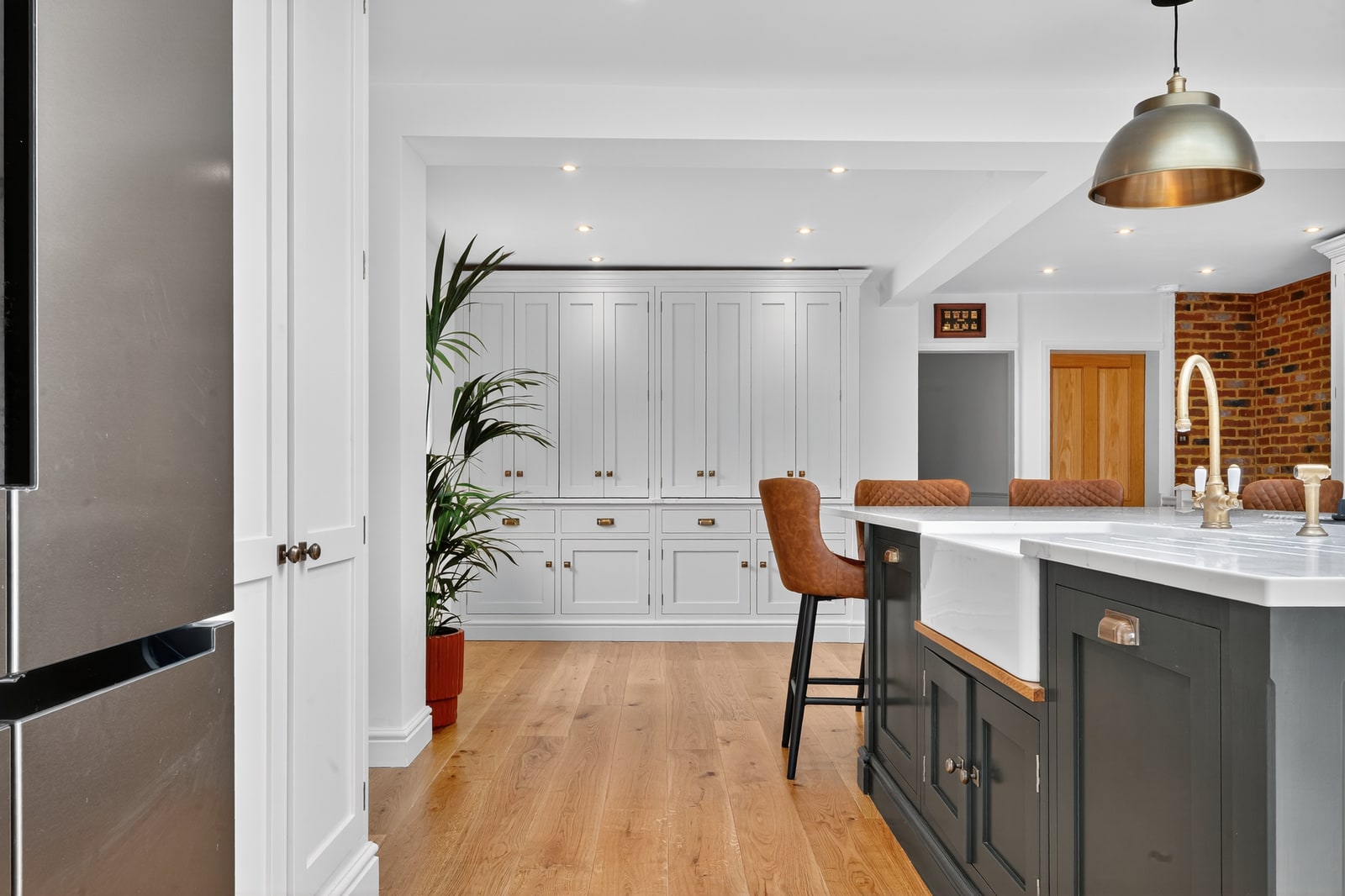 In-Frame Kitchens vs Solid Wood Kitchens: Understanding Durability and Long-Term Value